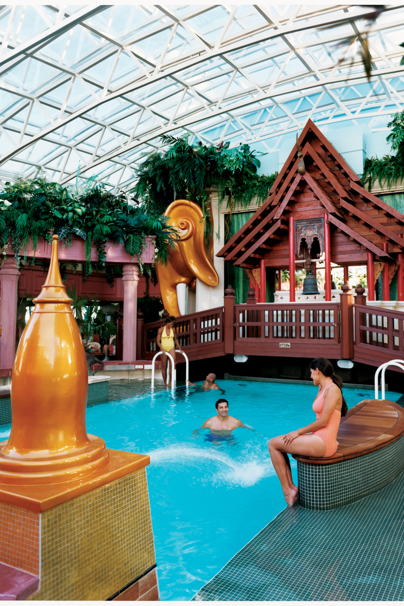 MyCruise Royal-Caribbean-Cruise-Line Radiance-of-the-Seas Offentlige-arealer Pool-spa1